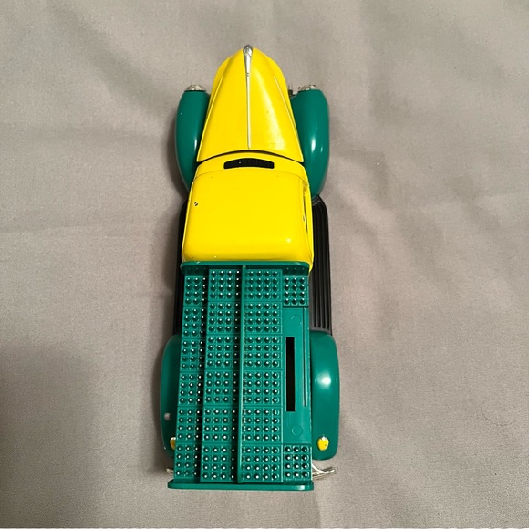 Golden Wheel Diecast 1940 Ford Bank Mountain Dew Ya-hooo! Metal Truck - Picture 6 of 11